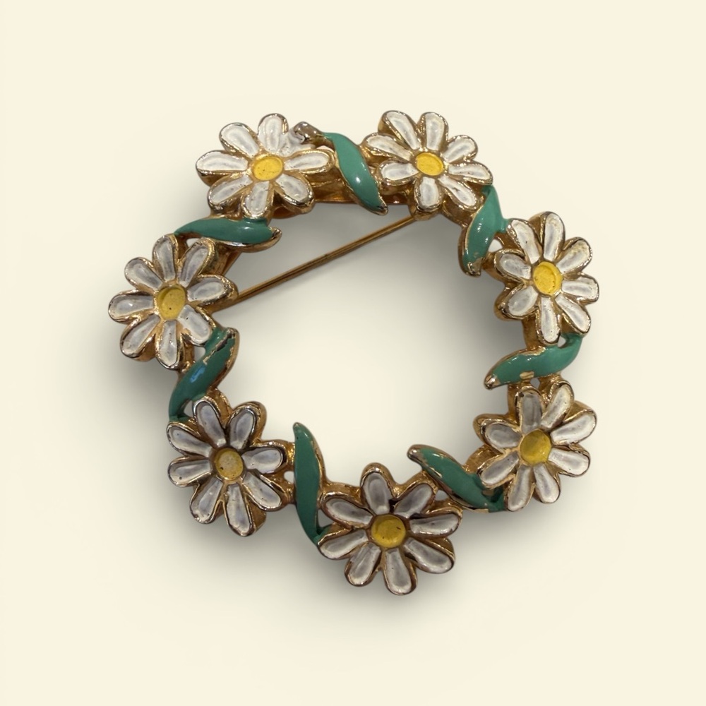 Vintage Daisy Wreath Enamel Brooch